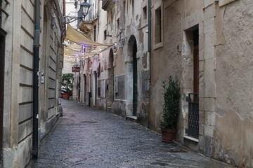 Fototapeta na wymiar narrow street in the town, Syracuse, Sicily