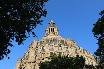 Edificio y Fachada y Monumento.
