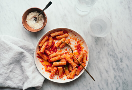 Macaroni with tomato sauce and basil