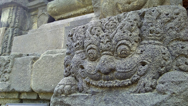 unique statues on the temple