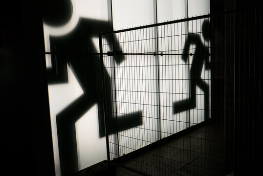 Pictogram of two running people