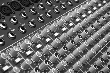 perillas de consola mezcladora musical