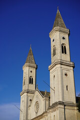 Fototapeta na wymiar Die Kirche St. Ludwig in der Maxvorstadt von München bei Sonnenschein