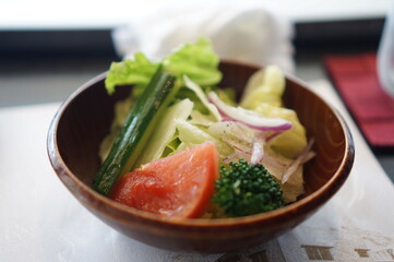 1인분에 10만원 하는 스테이크 정식인데 맛있다