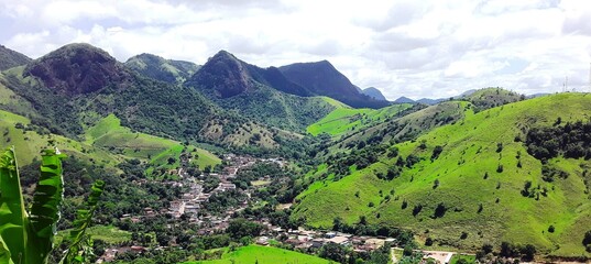 cidade nas montanhas