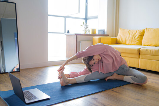 sports girl doing stretching video tutorial