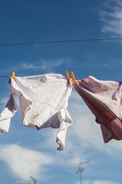 Drying laundry on the clothesline