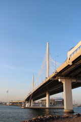 Obraz premium Big white bridge over the river