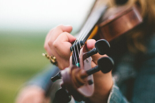 Time to play violin.