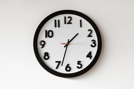Round Wall Clock