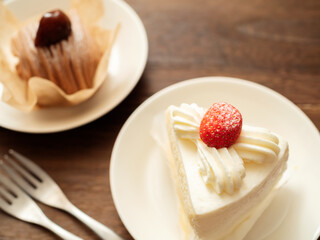 苺のショートケーキとモンブラン
