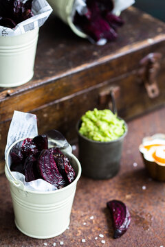 Beetroot chips in tiny buckets