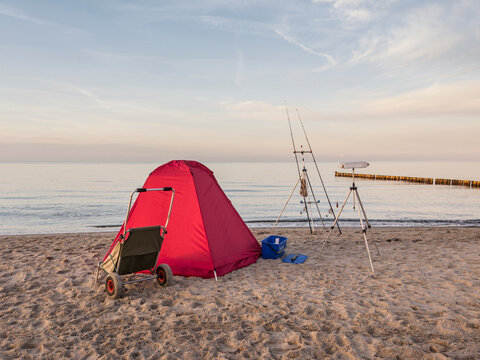 Fisherman having prepared his equipment for surfcasting