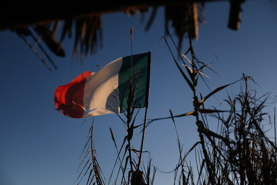 italian flag who went to malta