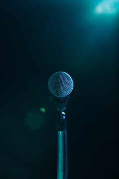 Microphone in a dark room