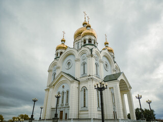 Fototapeta na wymiar White stone Russian Orthodox church in Khabarovsk