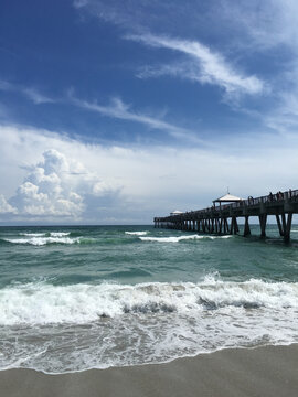 Waves at Juno Pier, Florida