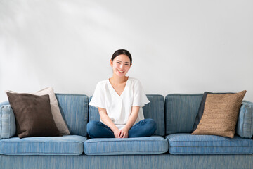 ソファ　女性