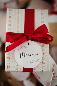 Red ribbin present for mum