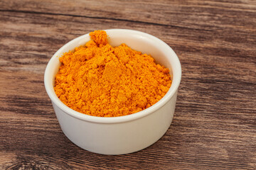 Tumeric powder in the bowl
