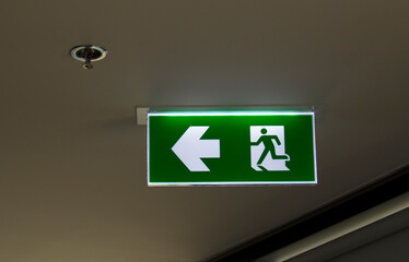 The safety green sign symbol for go to the fire exit.	