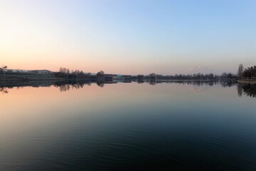Fototapeta na wymiar sunrise over the pond