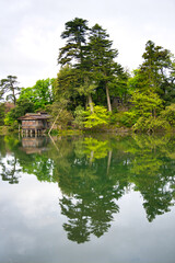 Obraz premium 日本庭園と湖