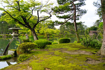 Fototapeta na wymiar 日本庭園と湖