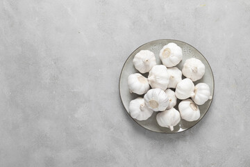 Fresh whole garlic bulbs, top down view