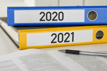 Folders with the label 2021 and 2020