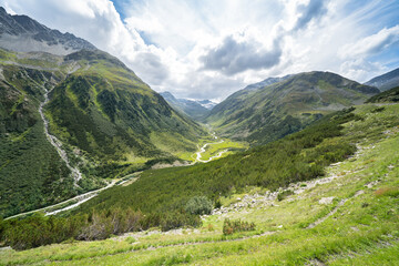 Fototapeta na wymiar Beautiful valley and alpine landscape