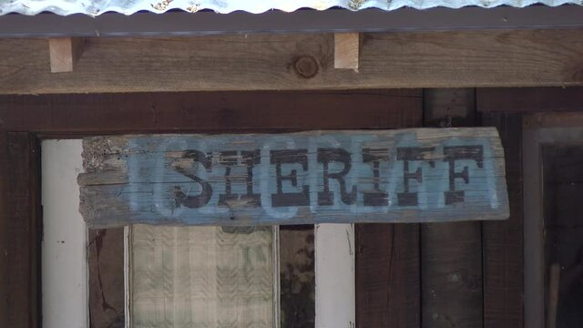 Sheriff sign Rack focus
