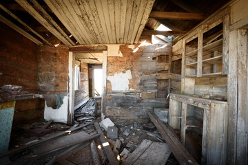 Fototapeta na wymiar the inside old abandoned farmhouse
