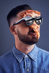 Close up crazy bearded man with sunglasses and pizza slice