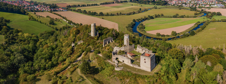Die Brandenburg an der Werra im sch&ouml;nen Werrathal. Die Flu&szlig;schleife der Werra wird hier  Kuchenschieber genannt.