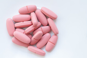 Obraz na płótnie Canvas Pile of large pink pills top view