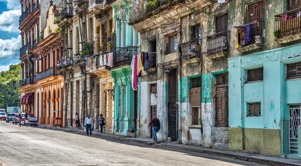 Fototapete Rund Enge Straßen Walking in the streets of Havana Cuba  © mauro53