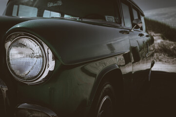 Obraz na płótnie Canvas Front side view of classic American car 