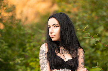 Naklejka premium portrait of a woman in the park