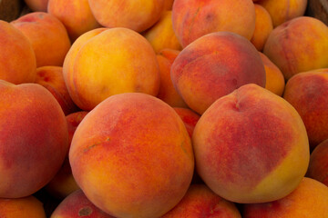 Fototapeta na wymiar Beautiful yellow-red ripe peaches in a box.