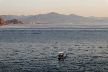 Milazzo - Barca al tramonto nella baia di Sant'Antonio
