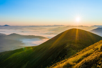 Obraz premium Morning landscape in the mountains