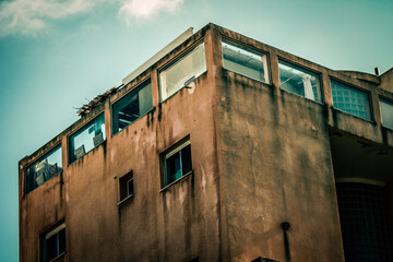 Fototapeta na wymiar View of the facade of a modern building in the streets of Tel Aviv in Israel 