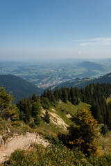 Ausblick nach Immenstadt auf der Nagelfluhkette in den Allgäuer Alpen
