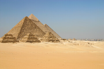 A view of the pyramids at Giza from the plateau to the south of the complex. From left to right, the three largest are: the Pyramid of Menkaure, the Pyramid of Khafre and the Great Pyramid of Khufu.