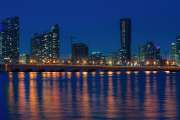 Naklejka premium Miami City Skyline viewed from Biscayne Bay. Miami night.