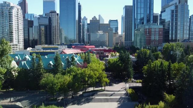 Aerial of Prince's Island Park fountain rising up to reveal downtown Calgary 