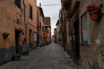Fototapeta na wymiar architecture of alleys and buildings in the town of Nepi