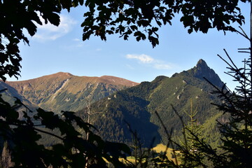 Giewont legendarna góra w Polsce, Tatry Zachodnie jesień w Tatrzańskim Parku Narodowym, Tatry jesiennie