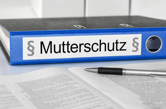 Aktenordner mit der Beschriftung Mutterschutz